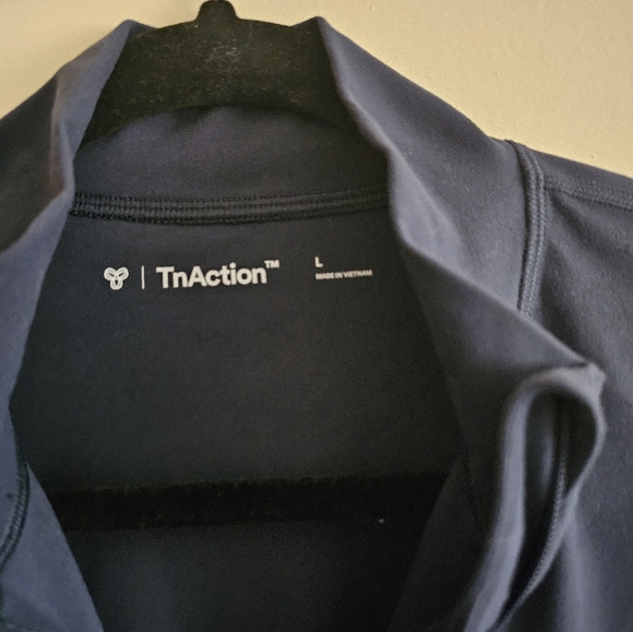 Aritzia color black TnaLIFE™ Relay Zip-Up - Picture 6 of 7